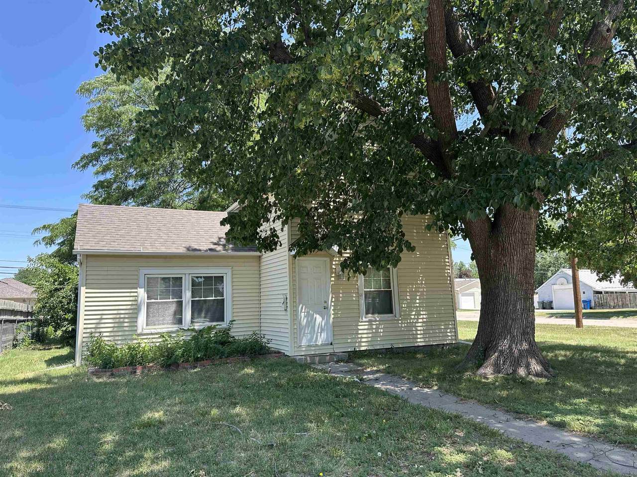 222 30th Street - Photo 1