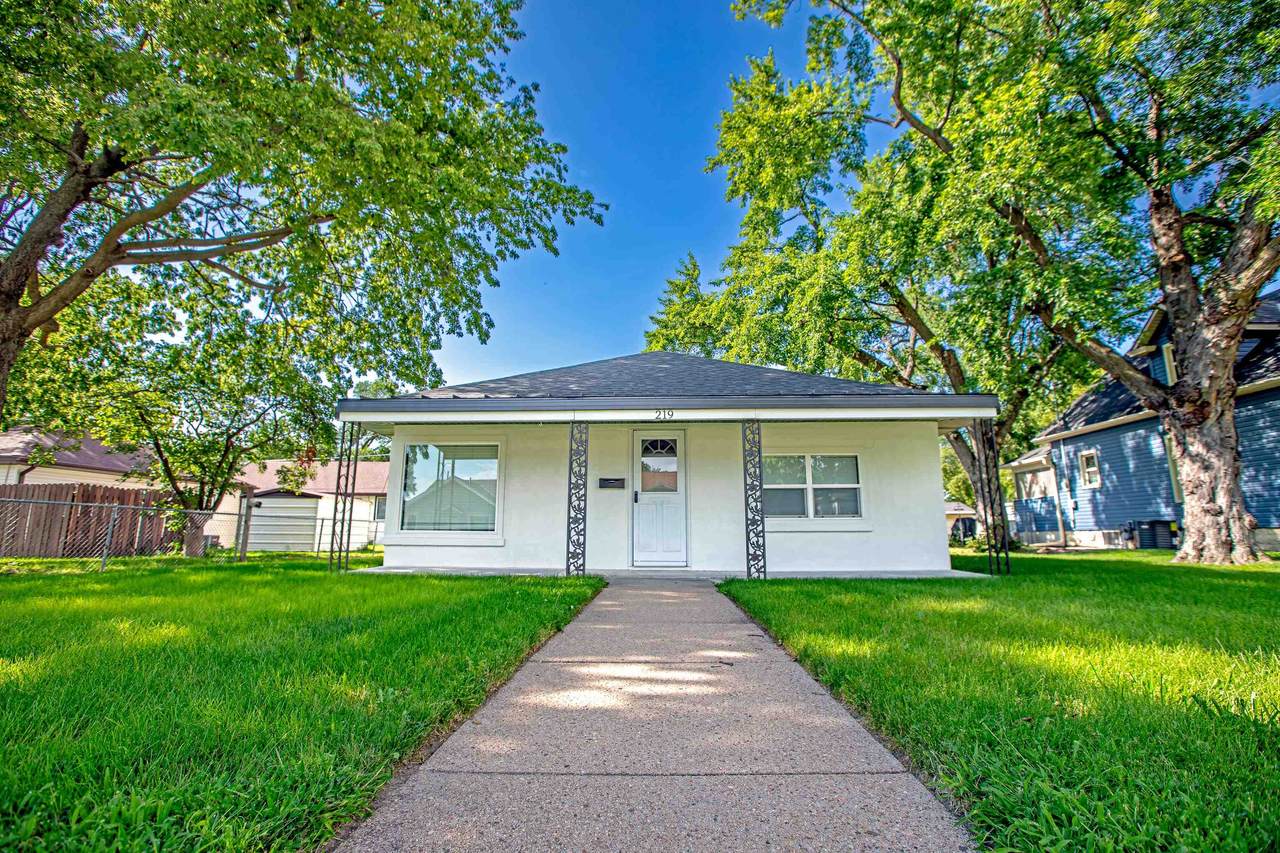219 28th Street - Photo 1