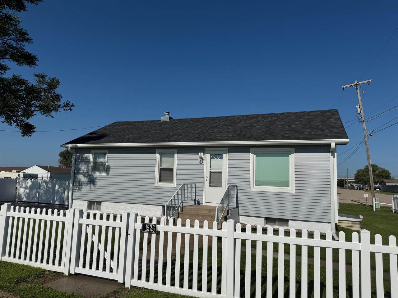 1525 22nd Street - Photo 1
