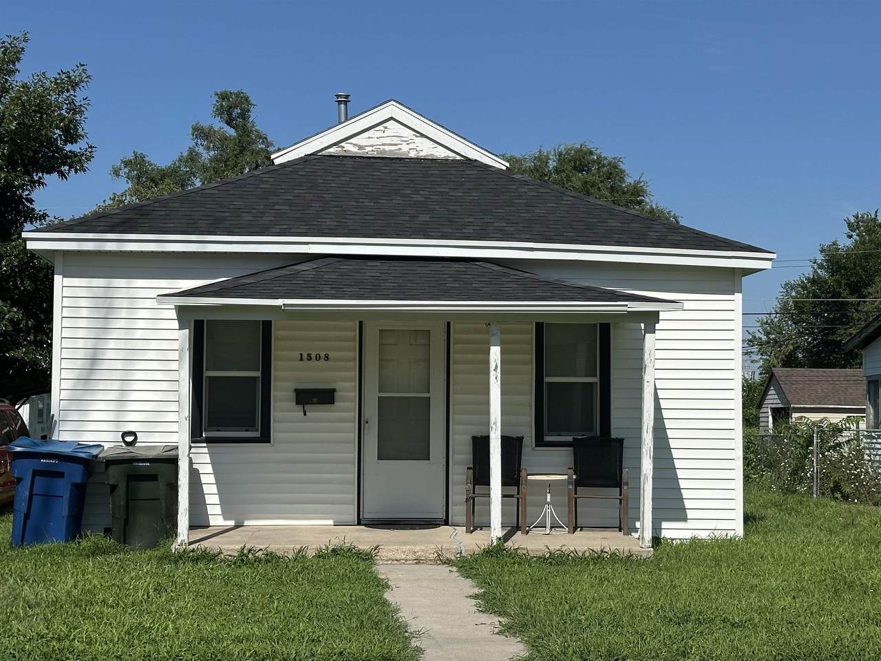 1508 B Avenue - Photo 1