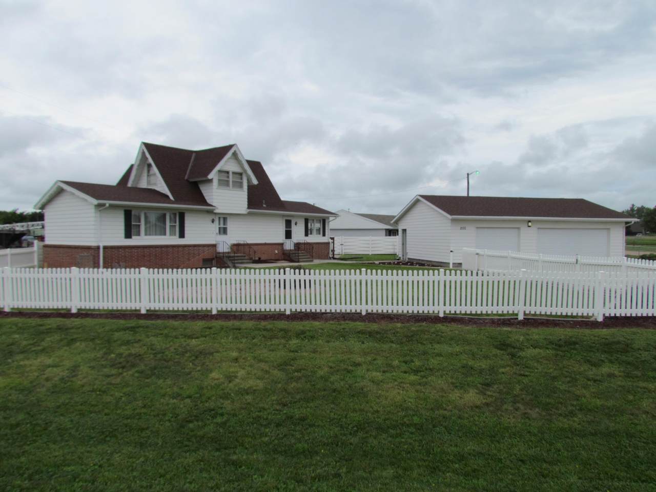 200 Meadowlark Lane - Photo 1