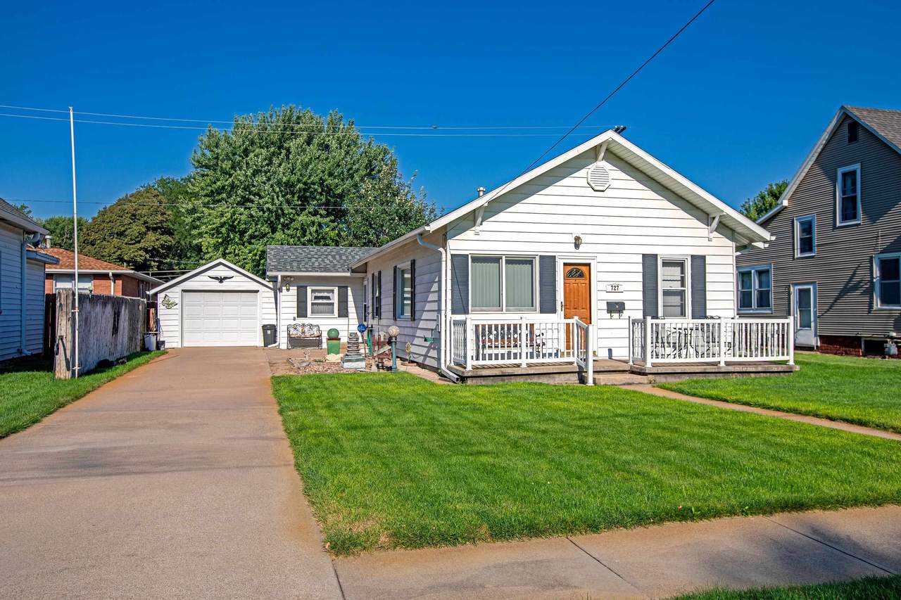 727 Williams Avenue - Photo 1