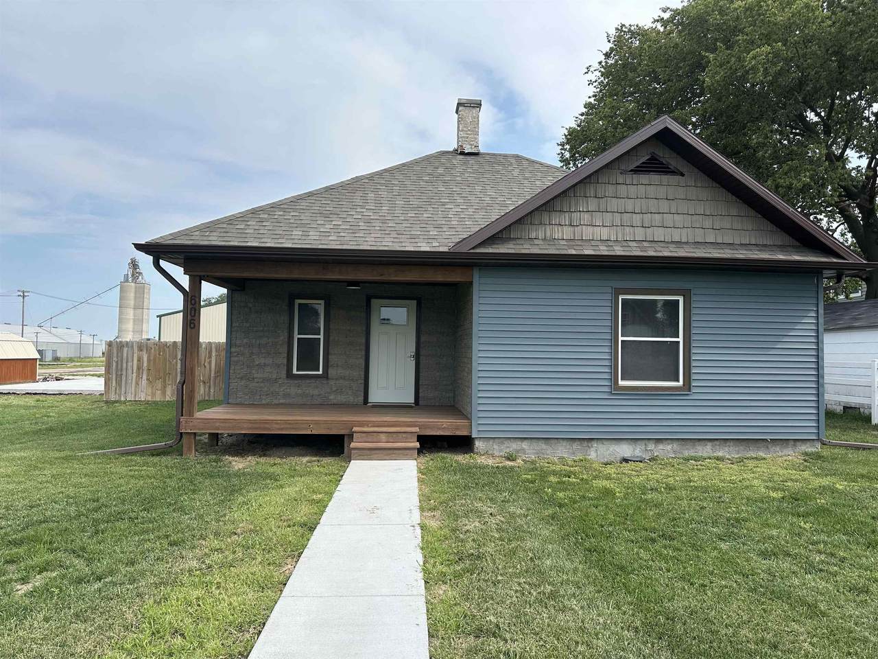 606 Lancaster Street - Photo 1