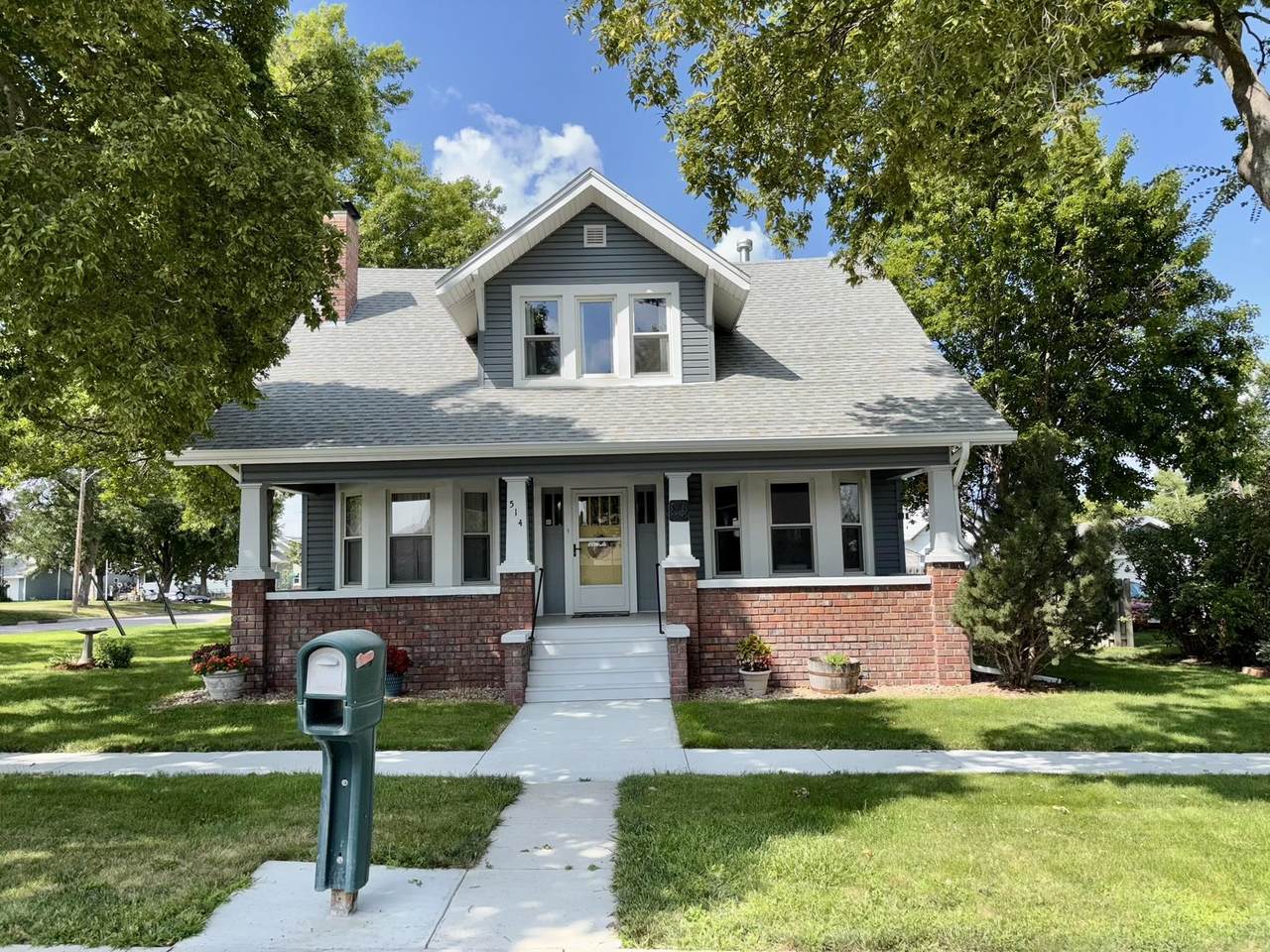 514 14th Street - Photo 1
