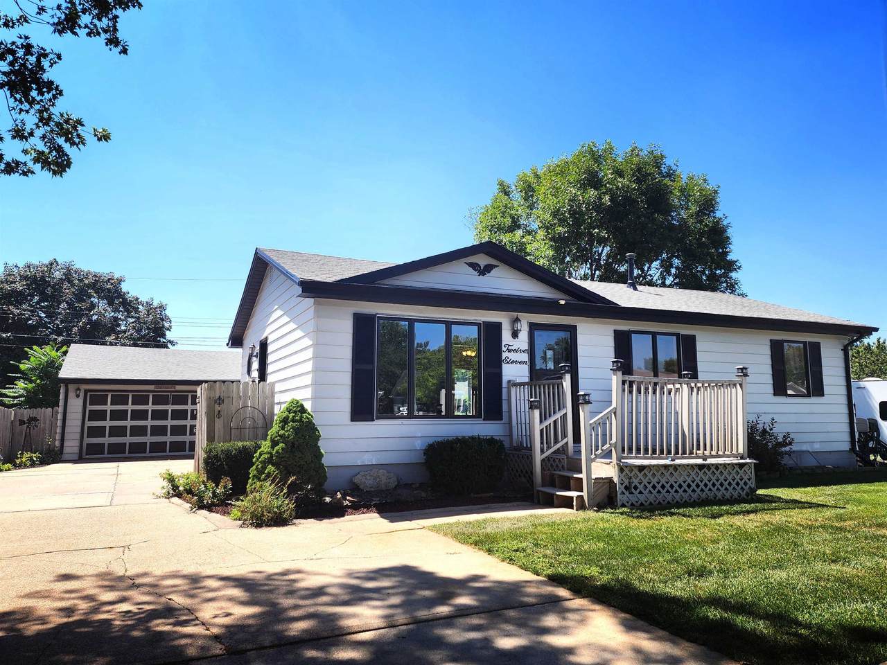 1211 32nd Street - Photo 1
