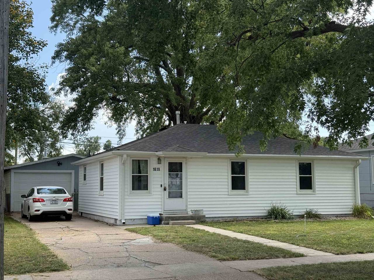 1619 Boyce Street - Photo 1