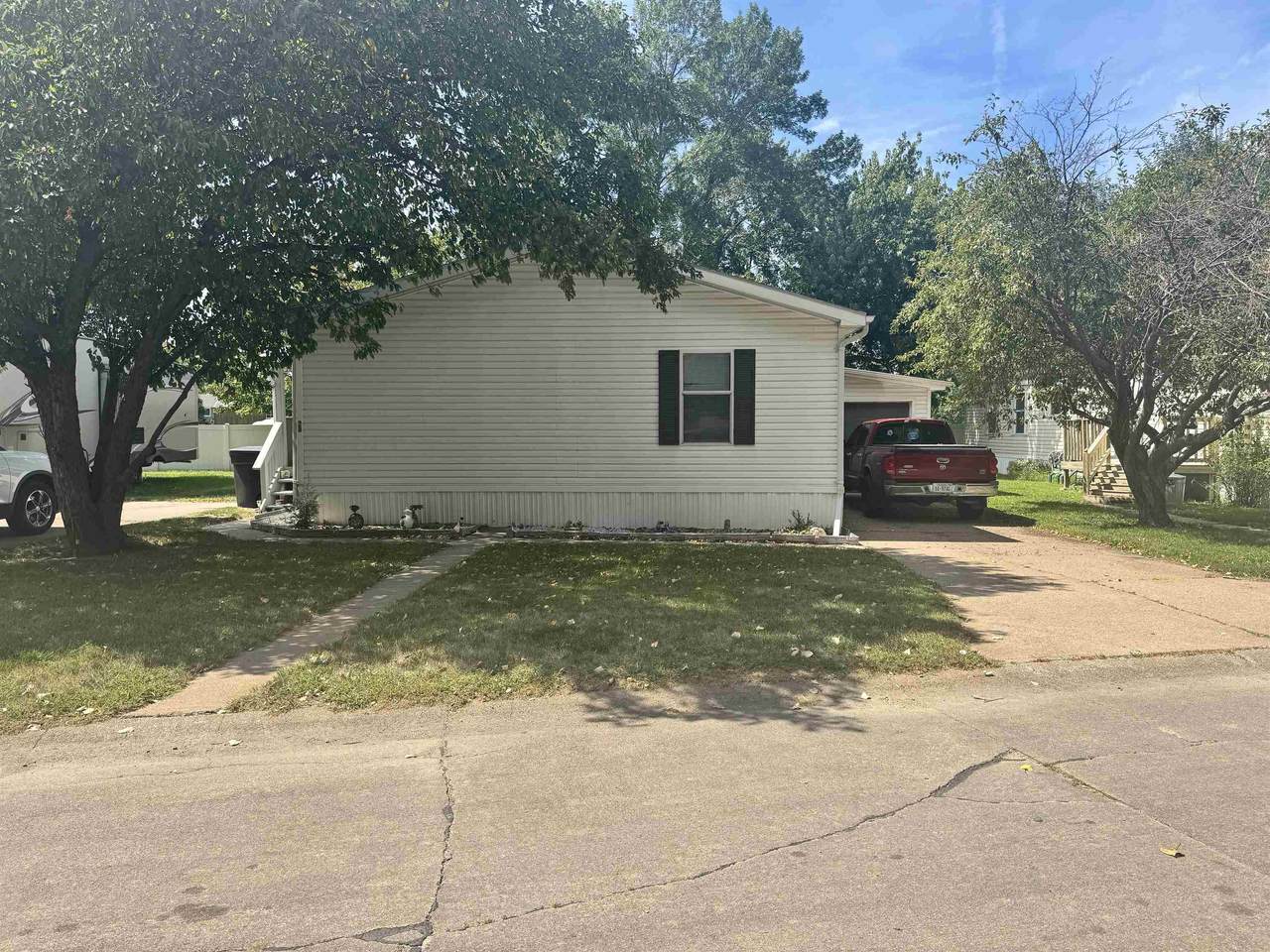 28 Kingston Drive - Photo 1