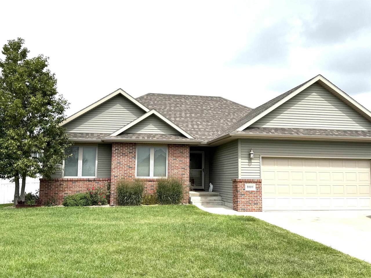 1009 8th Street - Photo 1