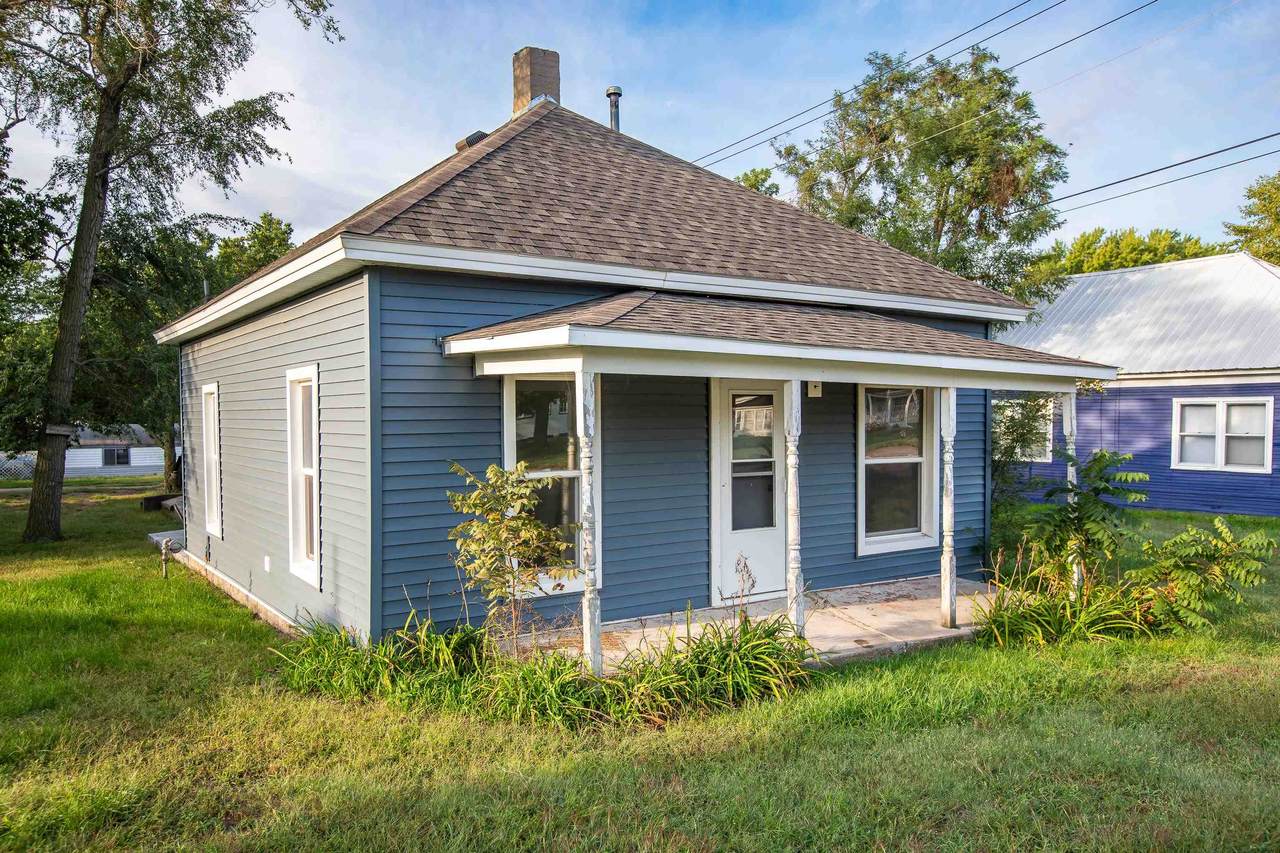 405 7th Street - Photo 1