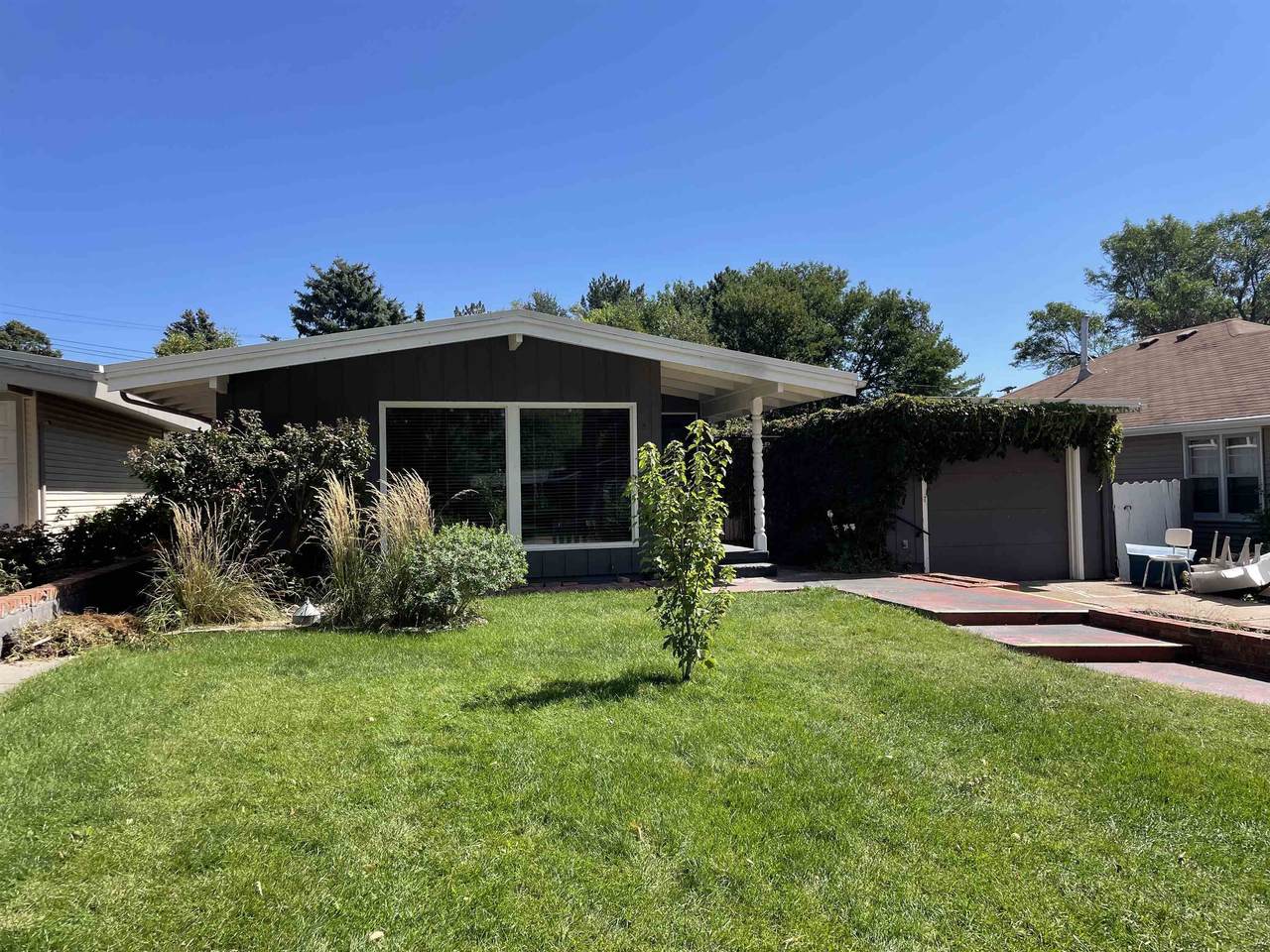 1817 F Avenue - Photo 1