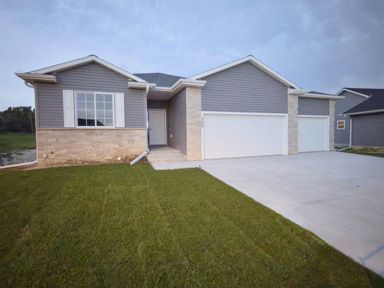 4606 15th Avenue Place - Photo 1