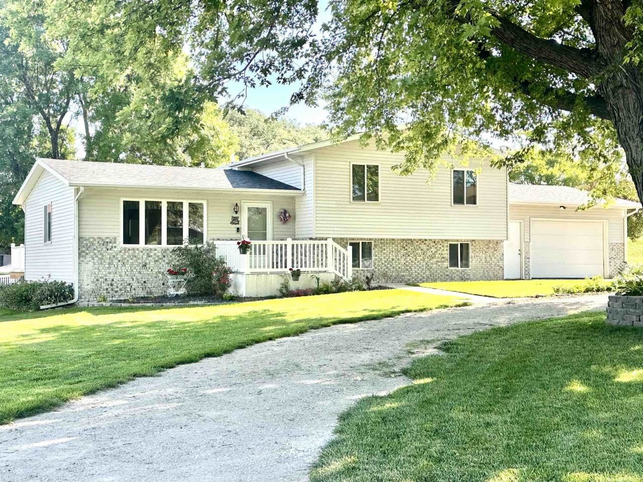 115 Clearview Drive - Photo 1