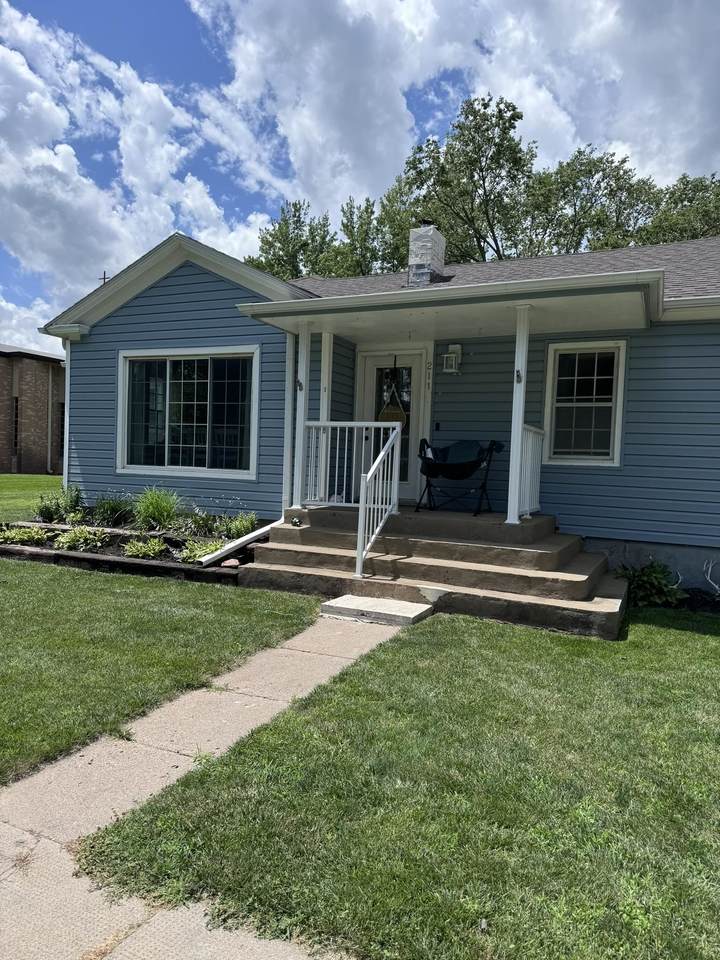 211 Derby Avenue - Photo 1