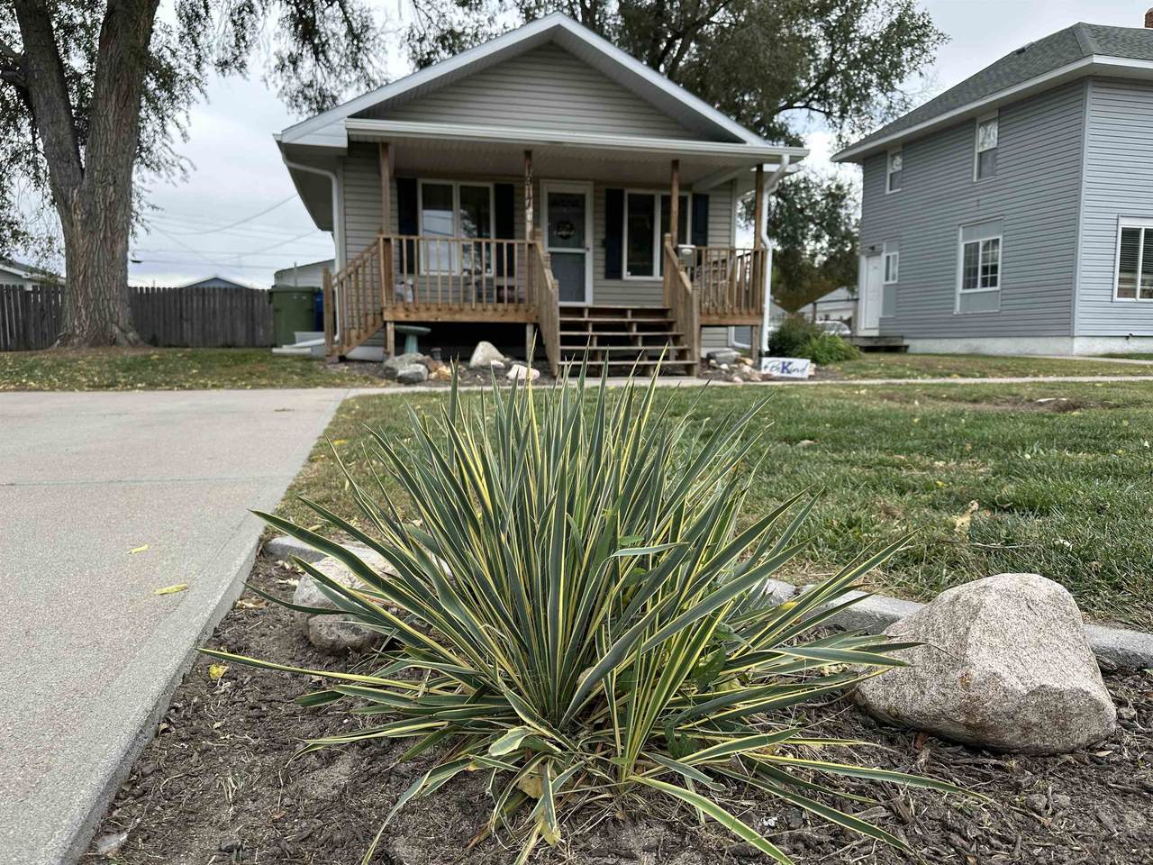 1917 C Avenue - Photo 1
