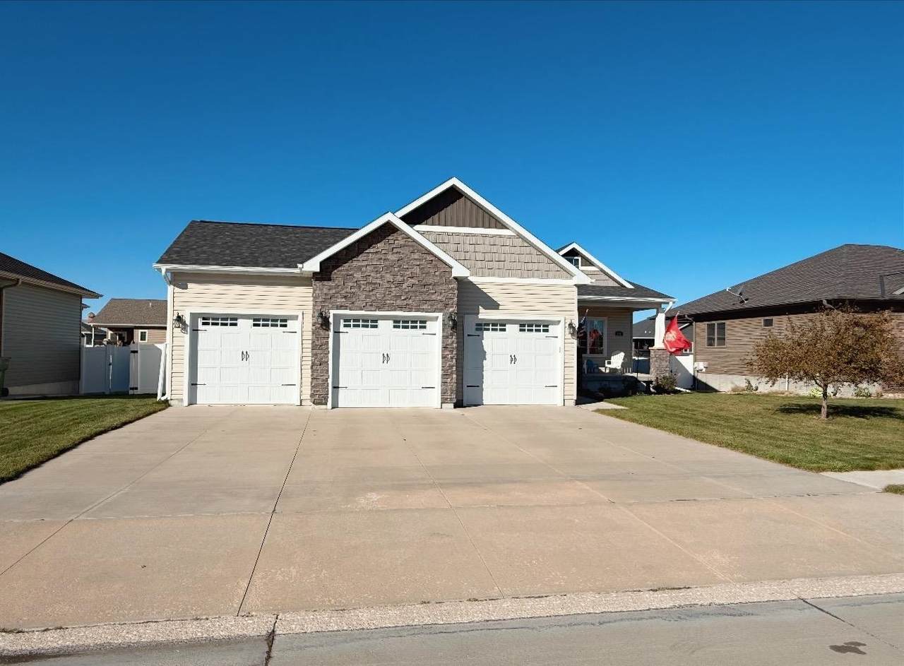 908 16th Avenue - Photo 1