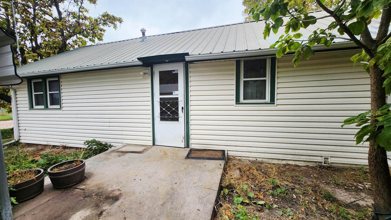 909 Dolan Avenue - Photo 1