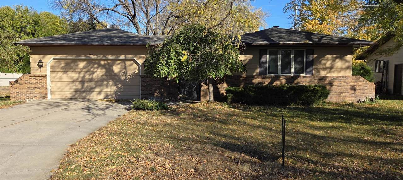 816 Phoenix Avenue - Photo 1