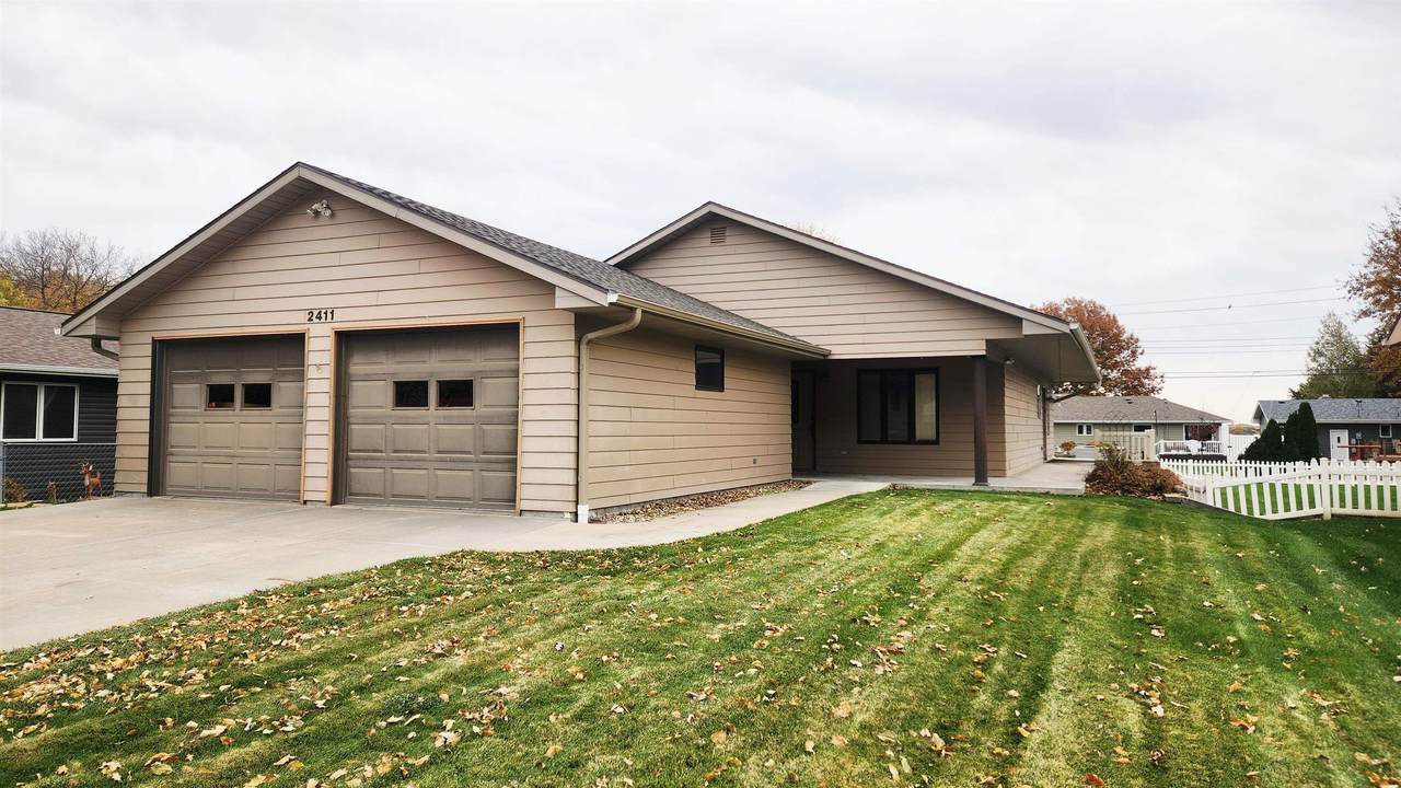 2411 F Avenue - Photo 1