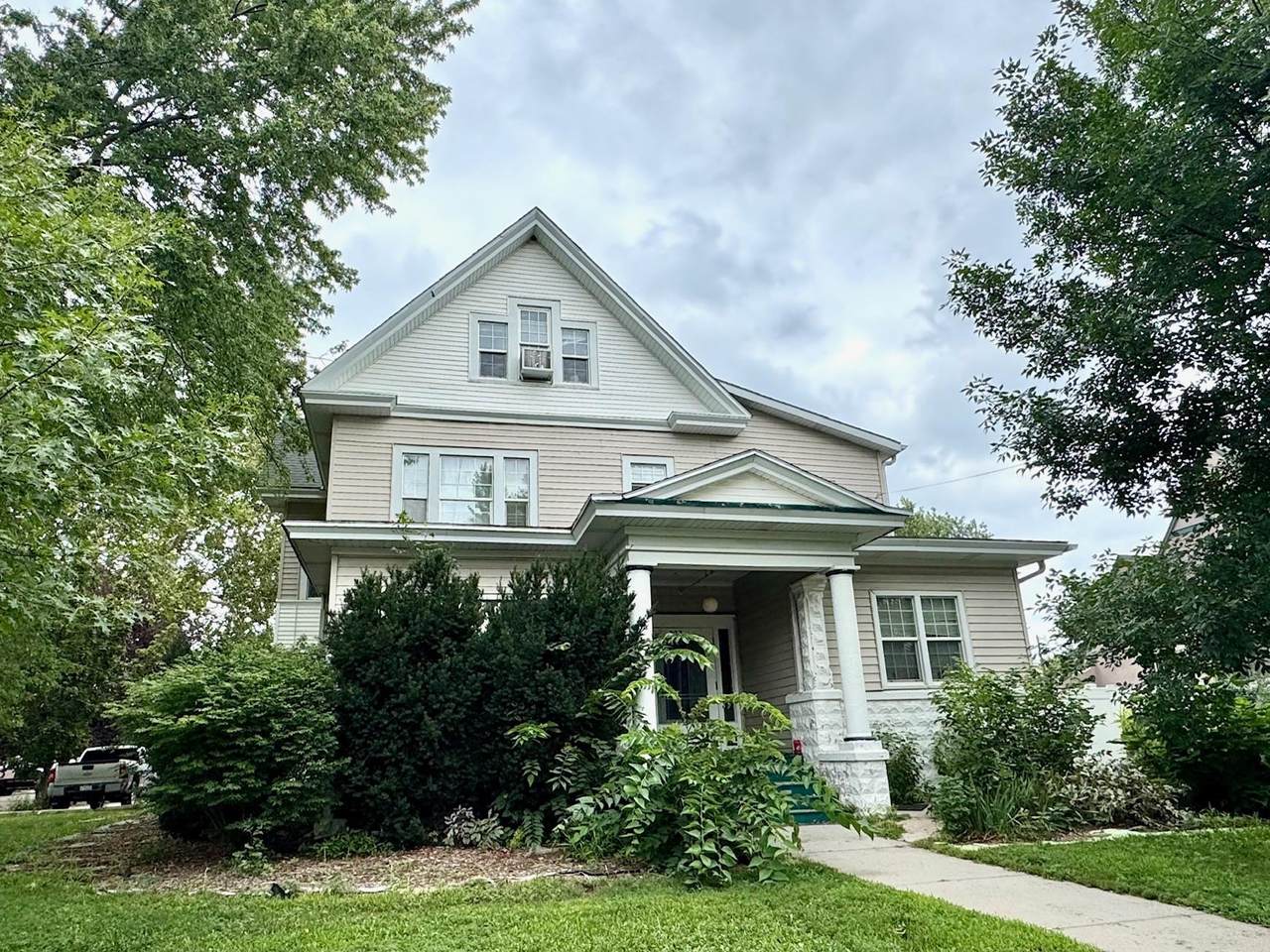 823 22nd Street - Photo 1