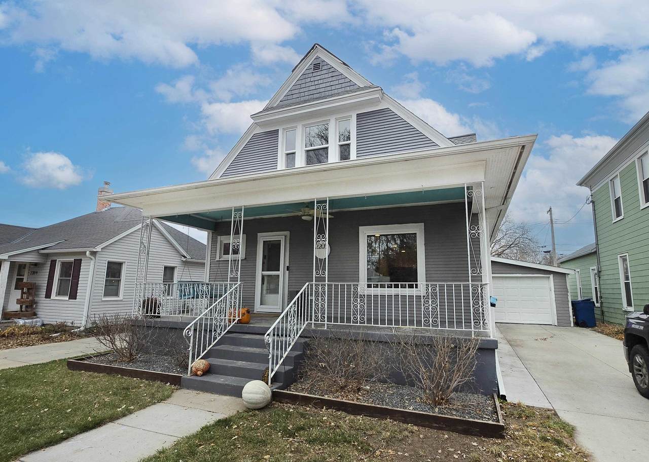 2205 C Avenue - Photo 1