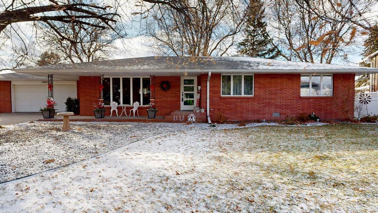 1907 Plum Creek Lane - Photo 1