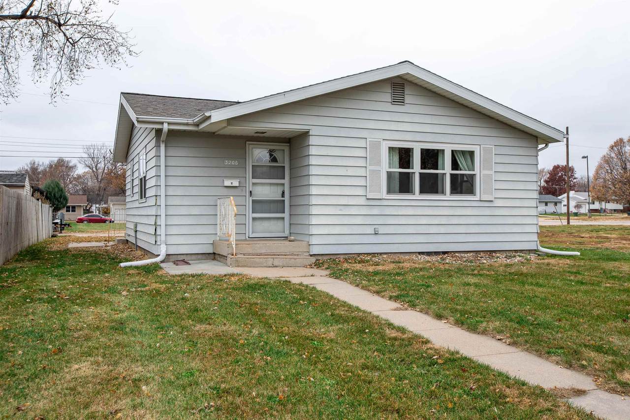 3206 H Avenue - Photo 1