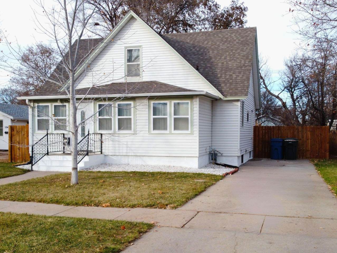 538 26th St - Photo 1