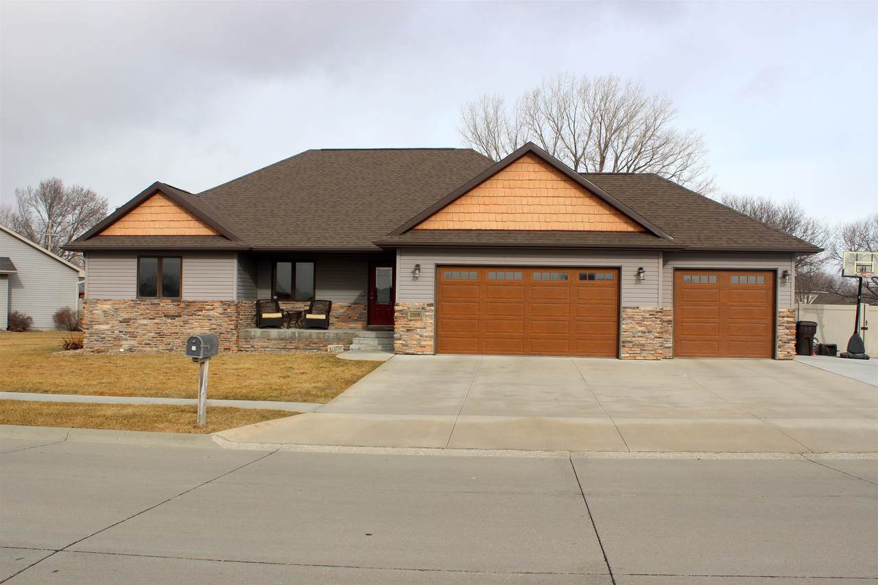 1009 15th Avenue - Photo 1