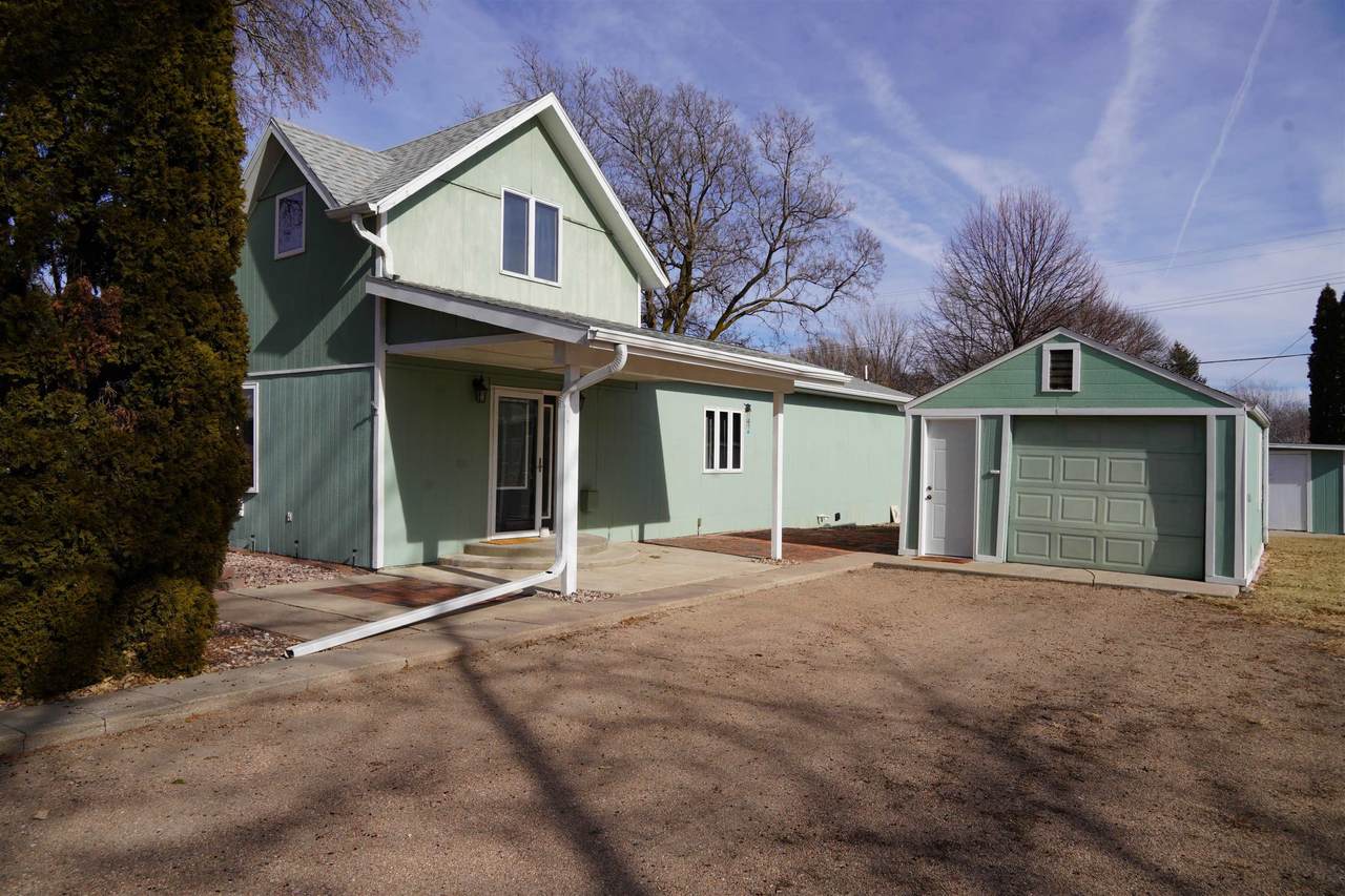 711 Smith Avenue - Photo 1