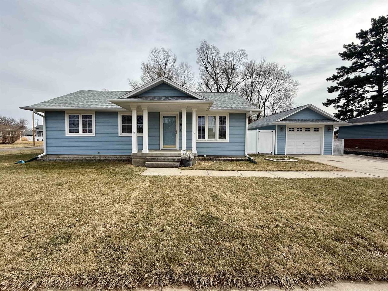 618 2nd Avenue - Photo 1