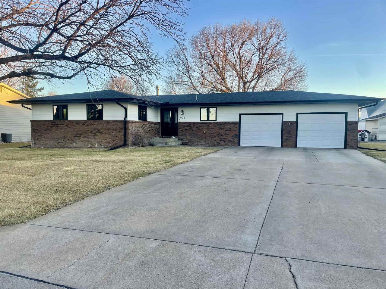 905 23rd Street - Photo 1