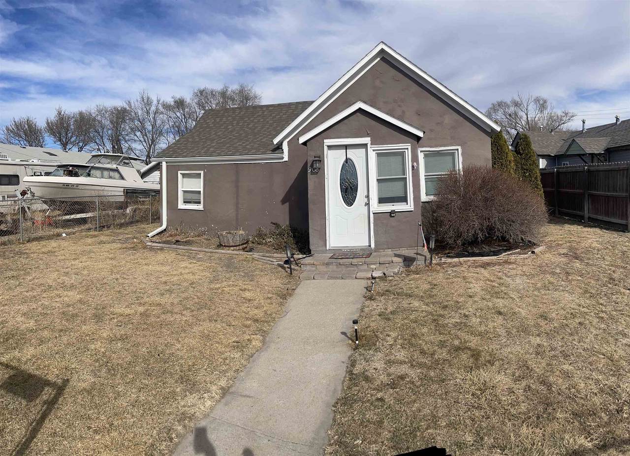 908 10th St - Photo 1