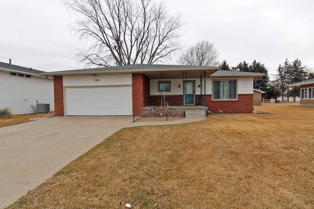 1306 Maberly Street - Photo 1