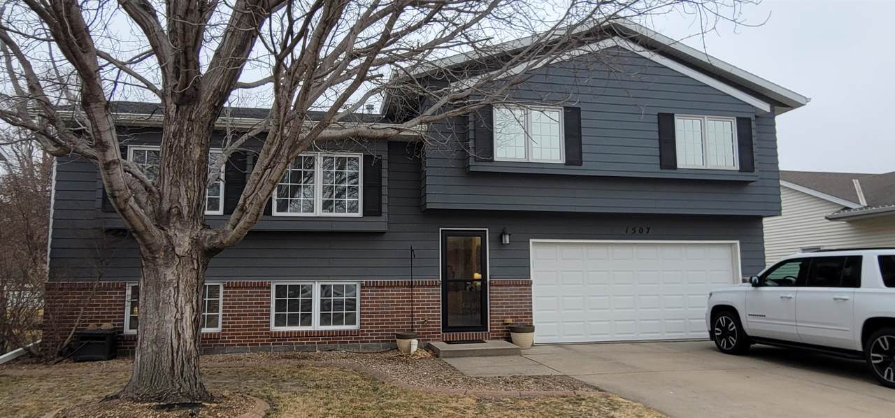 1507 10th Avenue - Photo 1