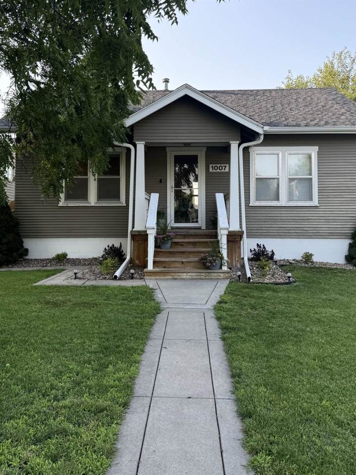 1007 University Avenue - Photo 1