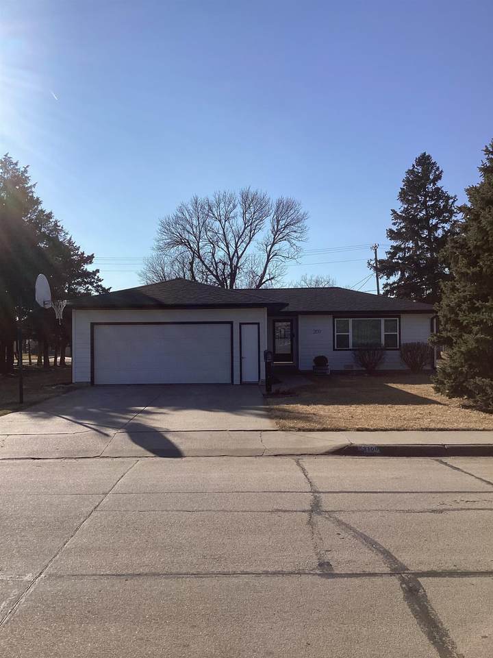 2109 C Street - Photo 1