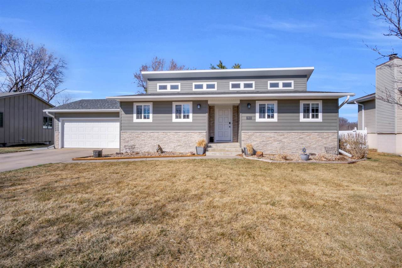 1915 40th Street - Photo 1