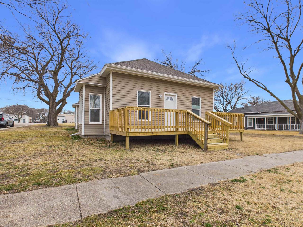 401 Hubbard Street - Photo 1