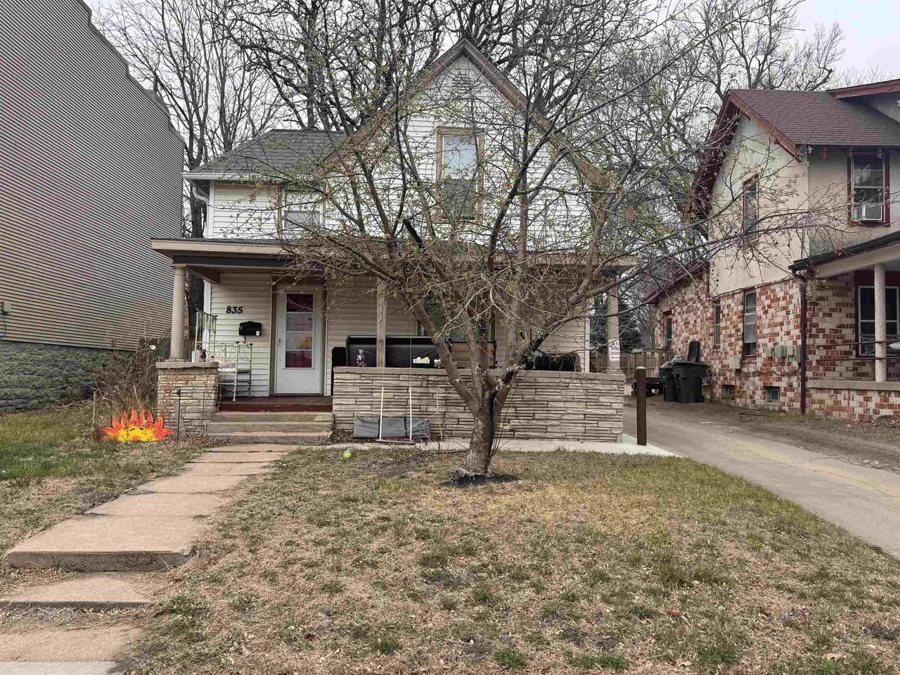 835 Hastings Avenue - Photo 1