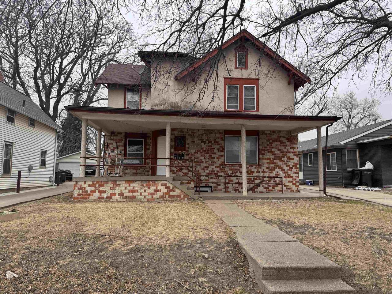 837 Hastings Avenue - Photo 1