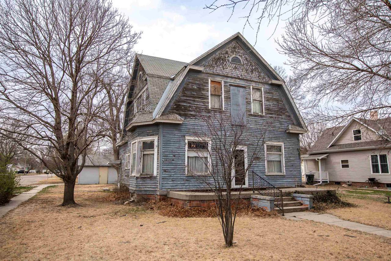 141 Minden Avenue - Photo 1