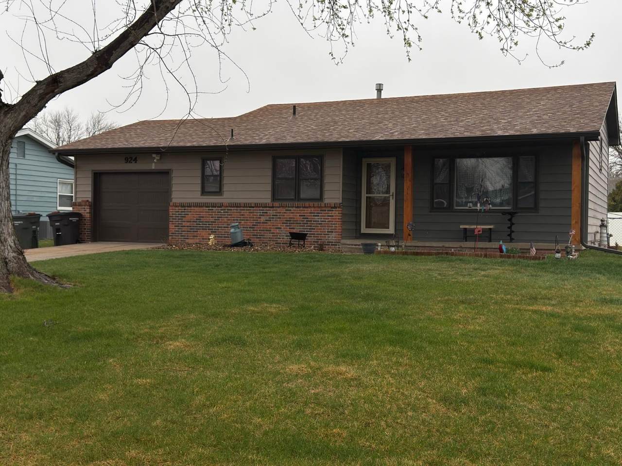 924 Brentwood Avenue - Photo 1