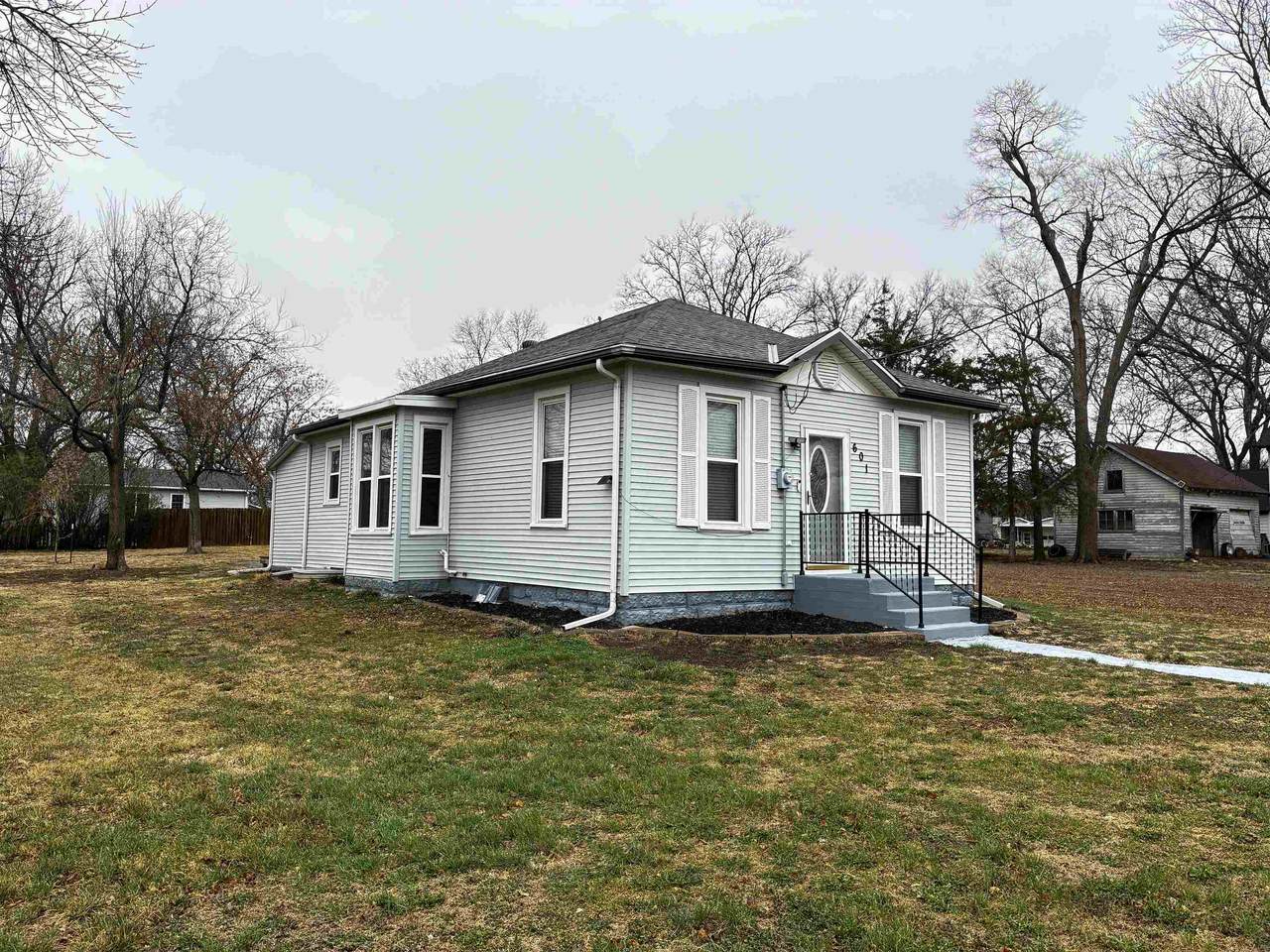 601 Blue River Avenue - Photo 1