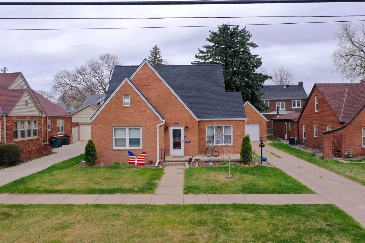 1134 Denver Avenue - Photo 1