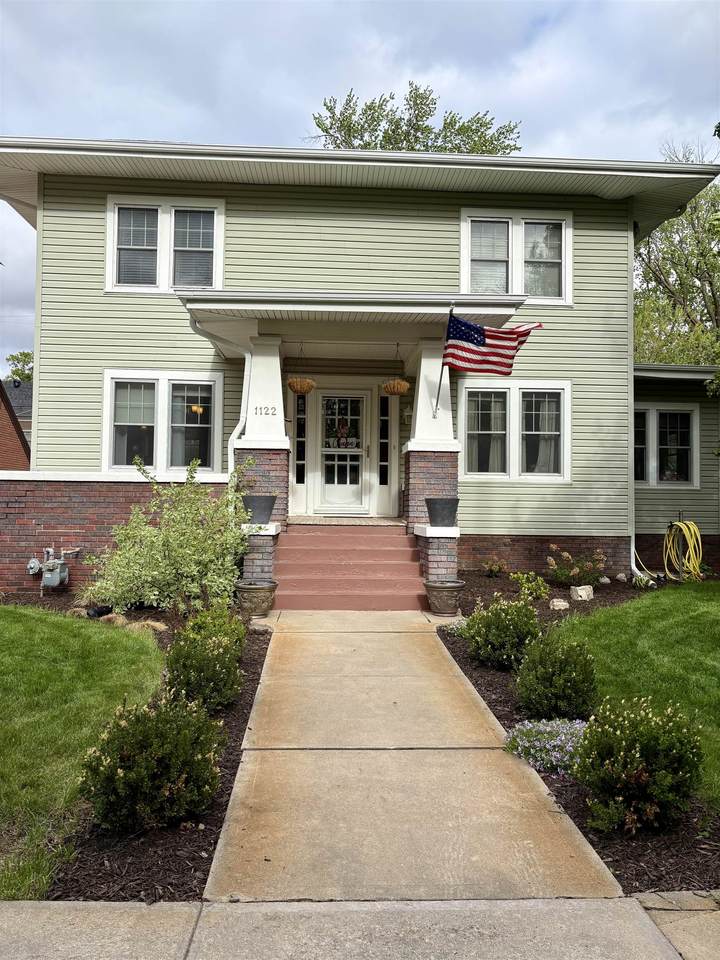 1122 Denver Avenue - Photo 1