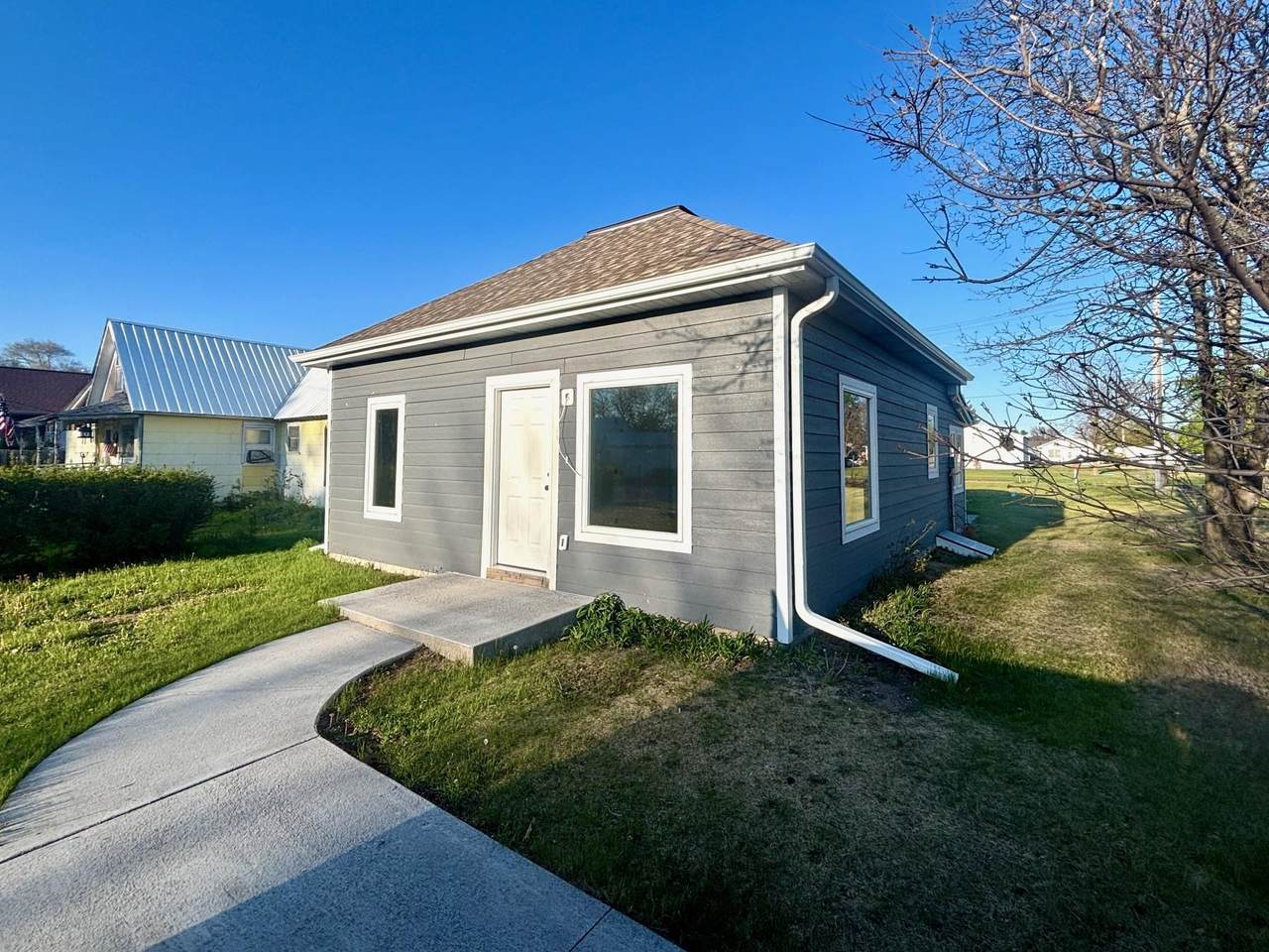 140 12th Avenue - Photo 1