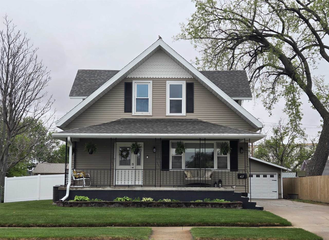 407 8th Street - Photo 1