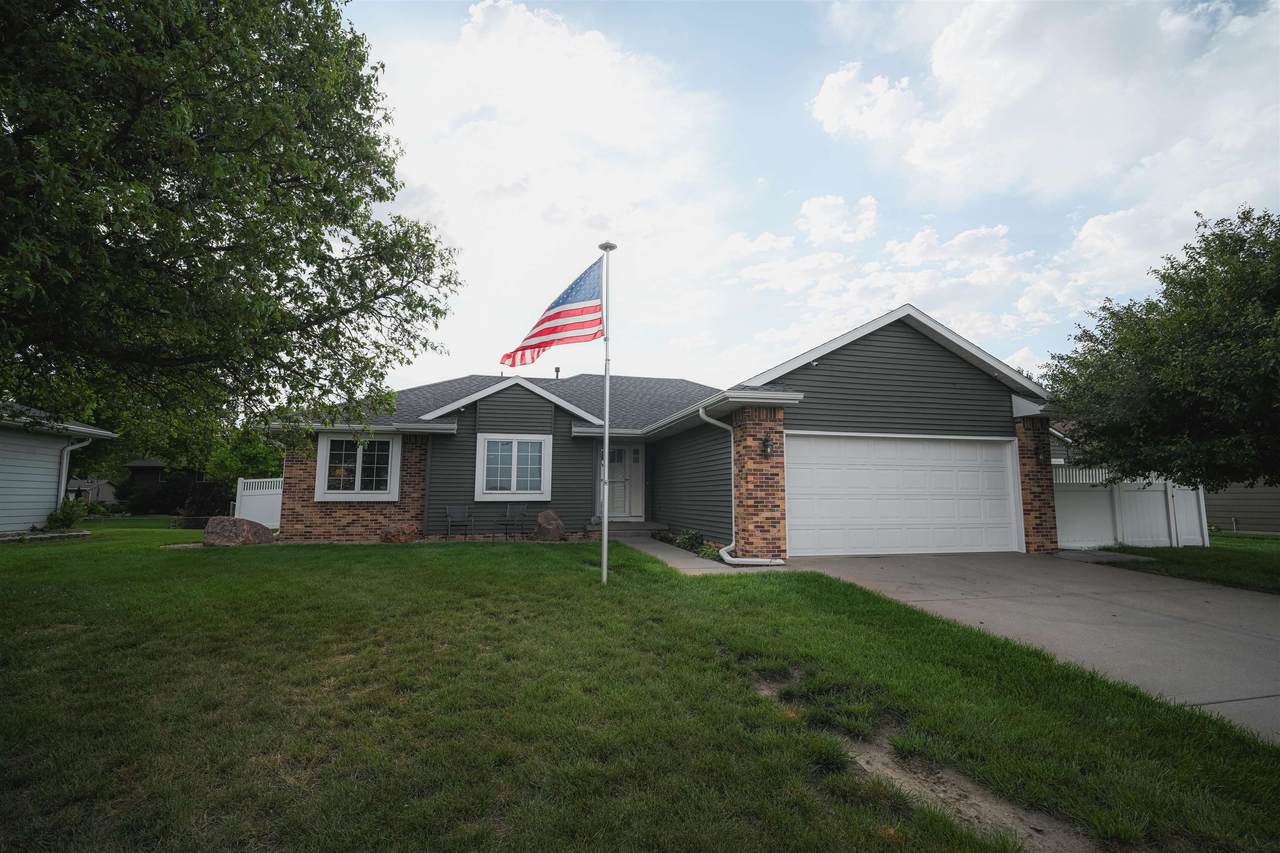 1008 Sycamore Ave - Photo 1