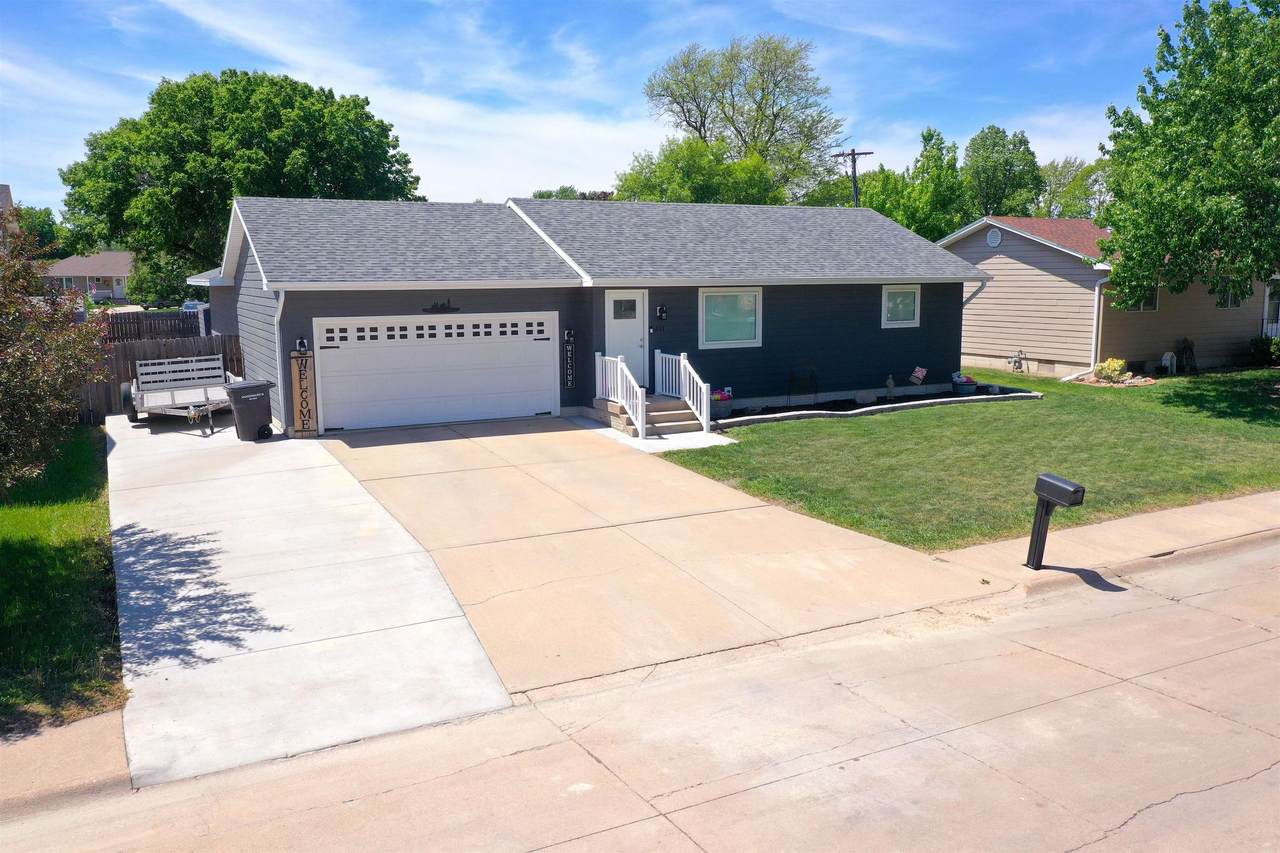 611 4th Avenue - Photo 1