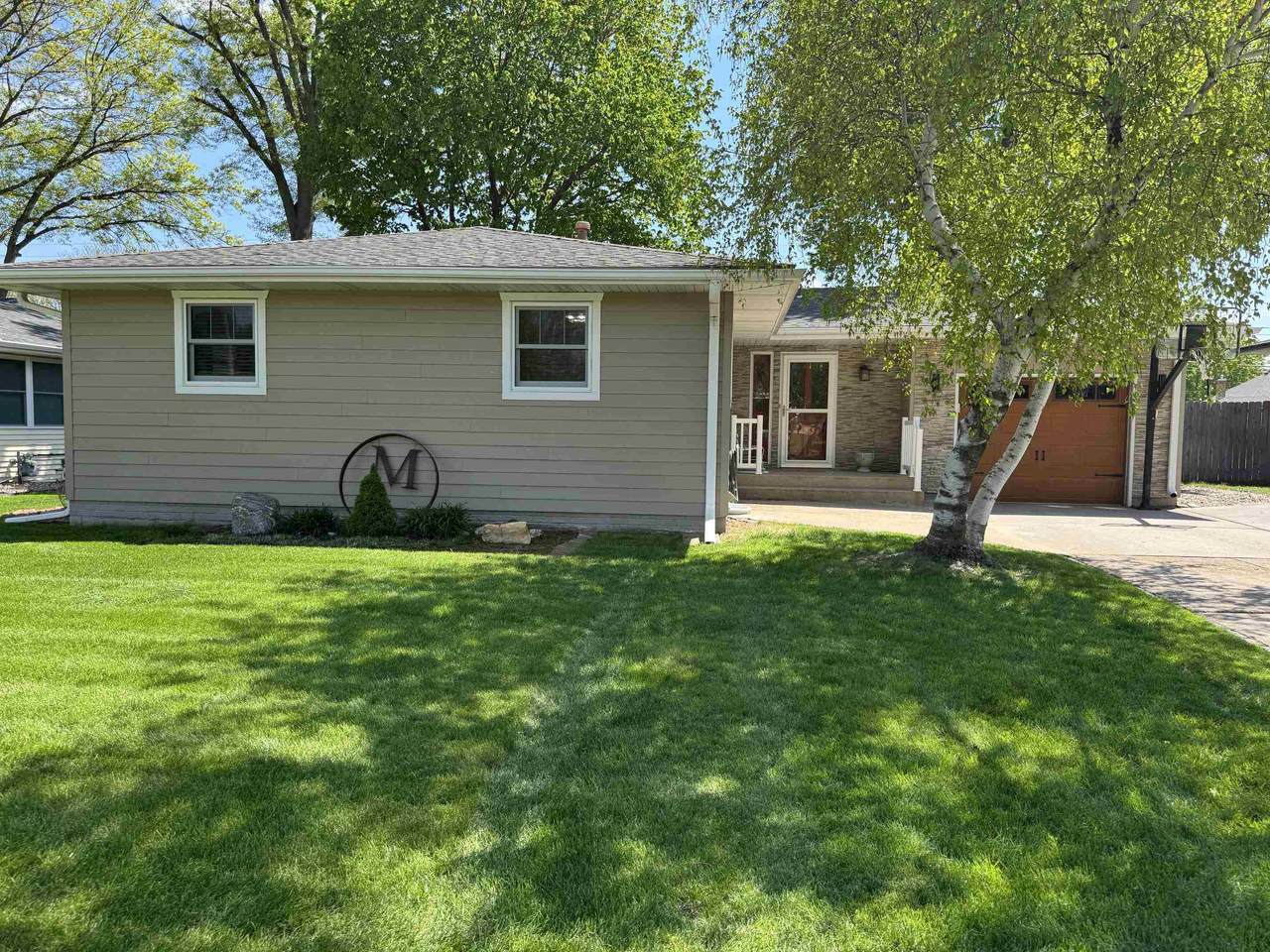 1835 9th Street - Photo 1